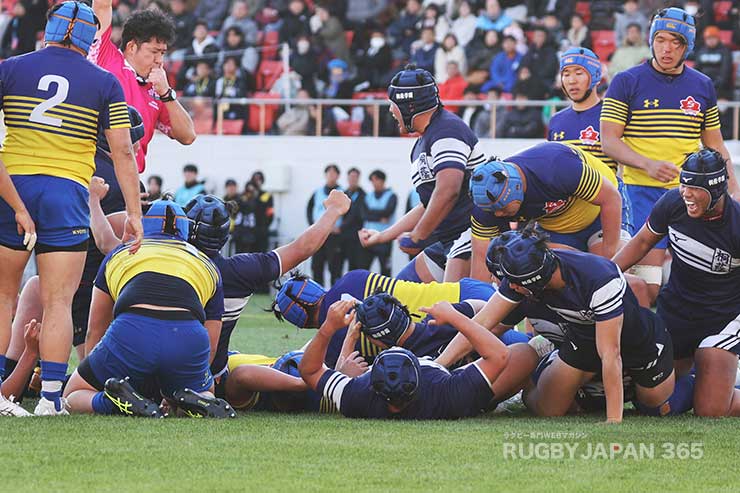 鈴木豪のキックチャージから敵陣深くでボールをもった桐蔭