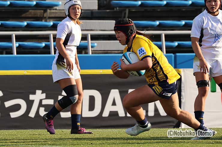 前半28分、モールからTKMのHO根塚智華が持ち出しトライ