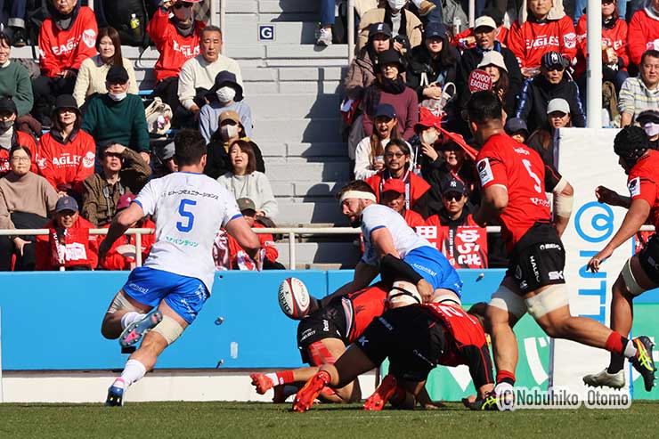 20分、ボーシェーからのオフロードパスで⑤コーネルセンがトライ