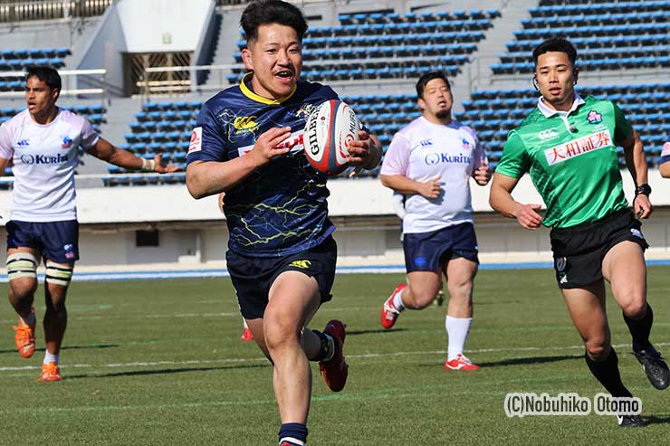 59分、戸田CTB古川がステップを切って相手DFを突破