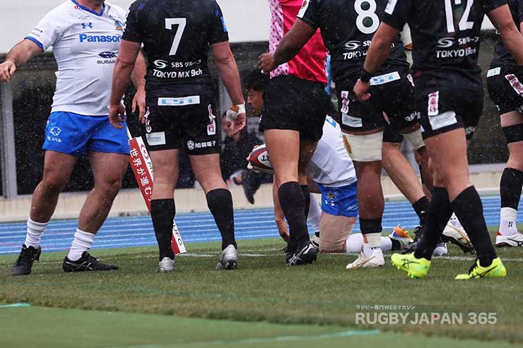 前半6分、ラインアウトモールからHO坂手淳史がトライ