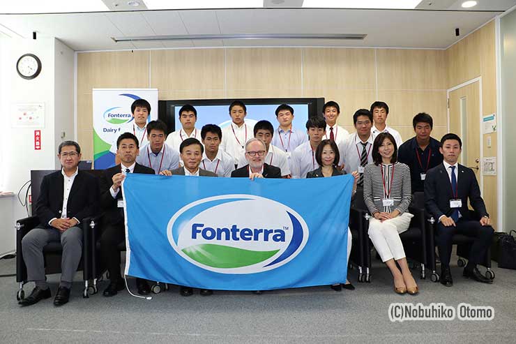 2018年壮行会で。後列左から3人目が鈴木風詩、4人目が麻生尚宏