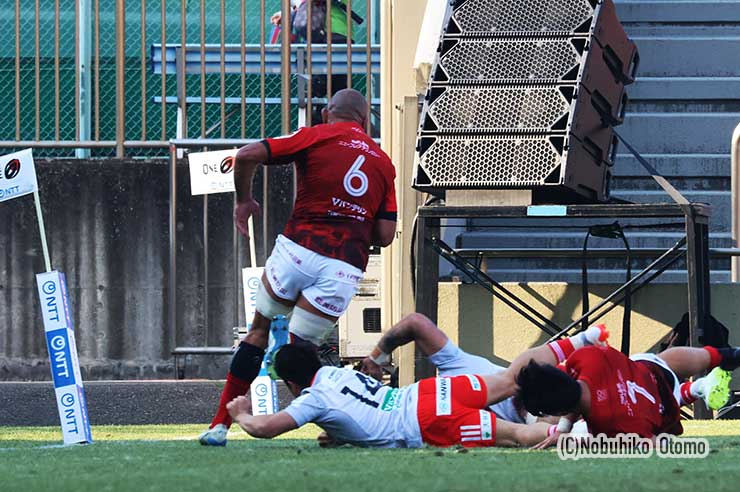 前半終了間際のリーチマイケルのトライ