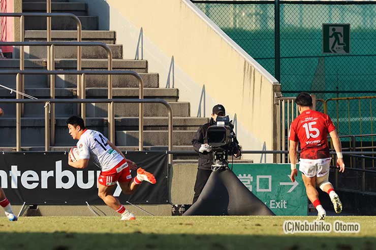 46分、李承信のキックパスから松永貫汰のトライ