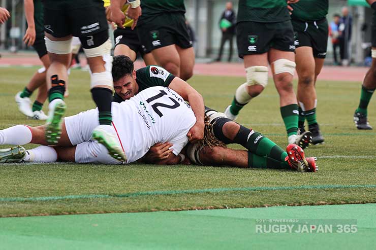 後半12分CTBジョニー・ファアウリのトライで10点差