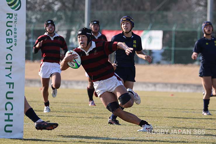 鋭いステップで抜き去りトライを決める金子昴生