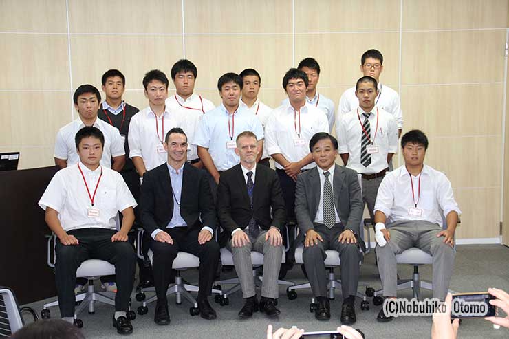 2015年壮行会で。中列中央に桐蔭学園1年の原田衛