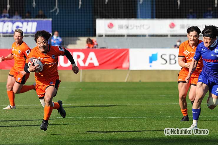 藤原が追走を振り切り40m独走トライ