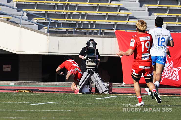 植田和磨がそのままトライを決め流れを引き寄せた