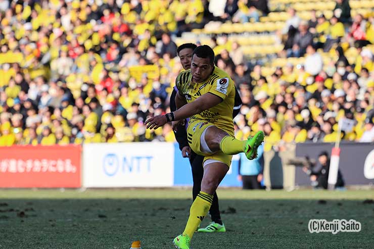 コルビがゴールを難なく決めて44-22