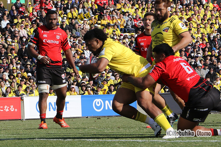 パトリック・ヴァカタの先制トライ