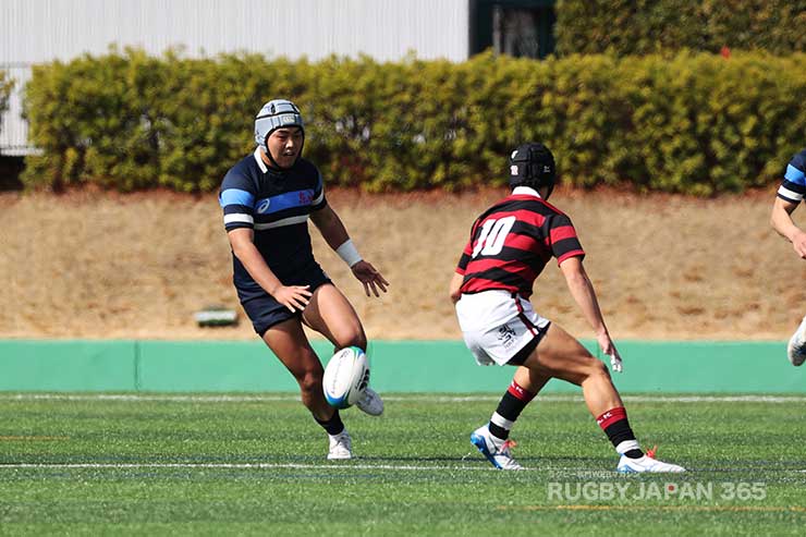 裏スペースへキックで転がす場面も