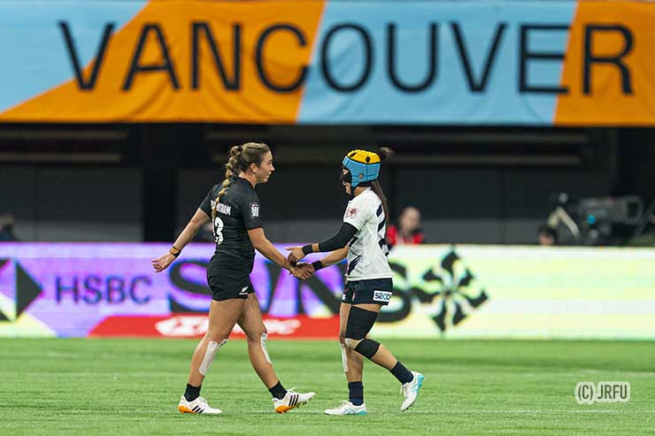 梶木真凜とジャズミンの握手