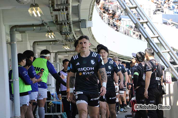 TJペレナラの入場