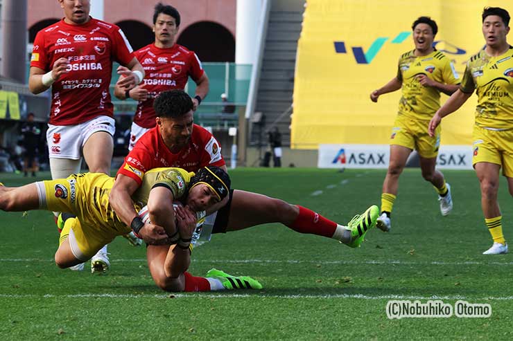 チェスリン・コルビとリッチー・モウンガ