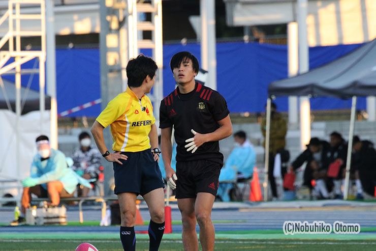 正確なキックをみせた1年生SH前川