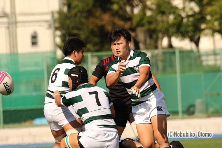 高校日本代表経験を持つ専大SH友池だが、この日はゲームリードに苦しんだ
