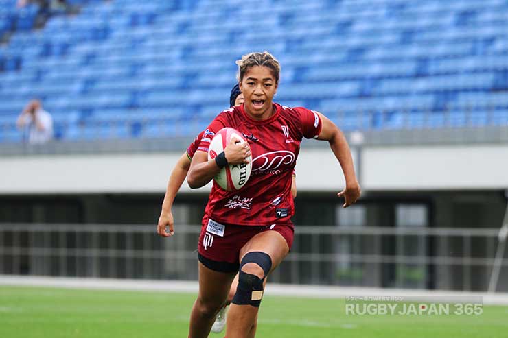 前半8分、自チームとして太陽生命に初参加の大竹風美子がトライをあげ24－0として前半を終える