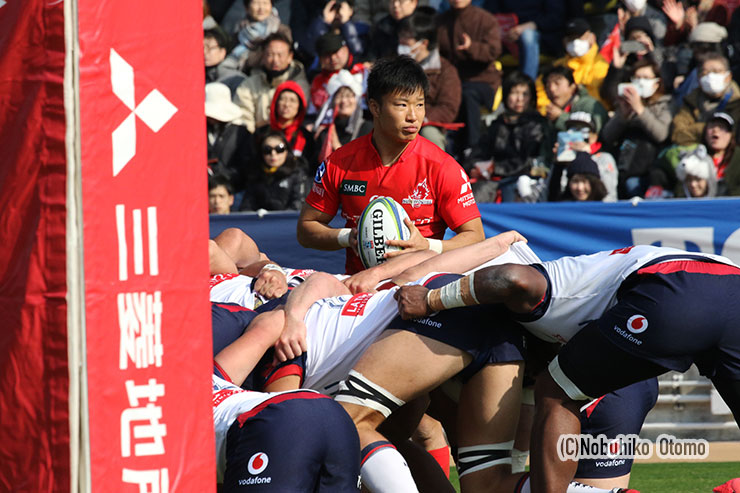 後半19分、サンウルブズはSH齋藤が交代でピッチへ