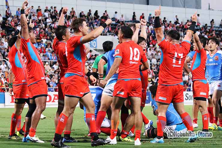 東芝のアタックはわずか届かず。クボタが7点差を守り切り決勝進出を決めた