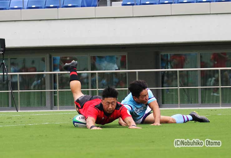 帝京・WTB大藪のトライで帝京が同点とする。
