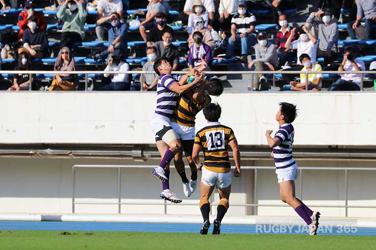 慶應・WTB佐々木がハイボールをキャッチしトライ