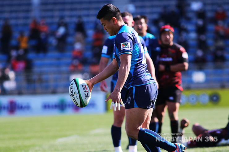 クボタ・岸岡がキックを蹴り出し試合終了