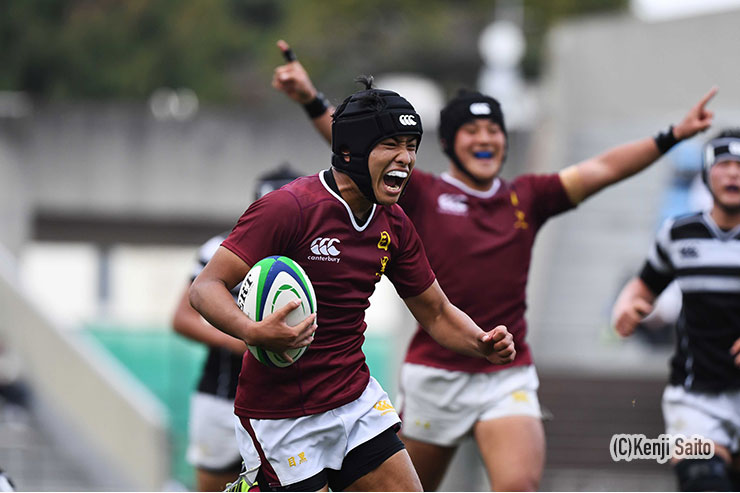 後半22分SO小俣が敵陣10m付近からディフェンスのギャップをついてトライ