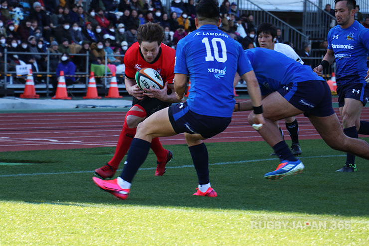 前半28分、キヤノンは嶋田キャプテンの突破からボールを繋ぎ、SP・マレーが2本目のトライ
