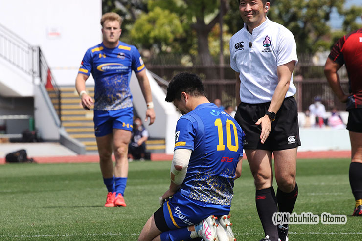 前半39分、日本代表候補に選ばれたNTTコムSO前田、自陣ゴール前で痛恨のノックオン