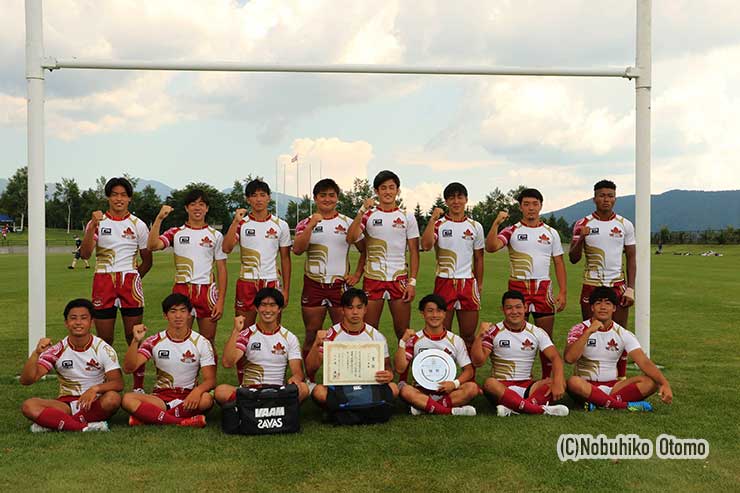 予選プールの初戦は報徳学園に完封負けを喫した流経大柏だったが、その後立て直しプレート優勝を果たした。