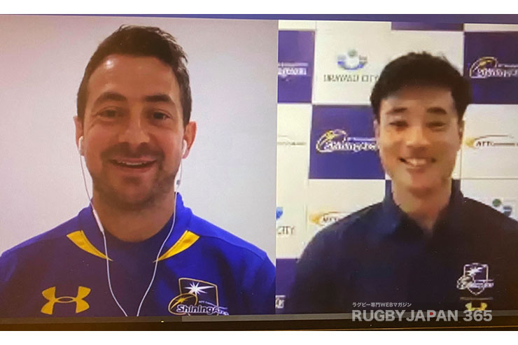 右は、司会を務めた山田章仁(右)