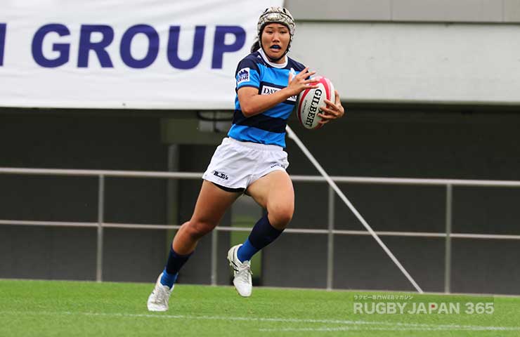 前半終了間際、人羅美帆にもトライがうまれ19－0と日体大がリードして前半を終えた