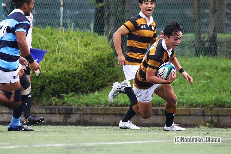 後半41分、慶大はWTB鬼木が総仕上げのトライ。43-5で快勝発進を飾った
