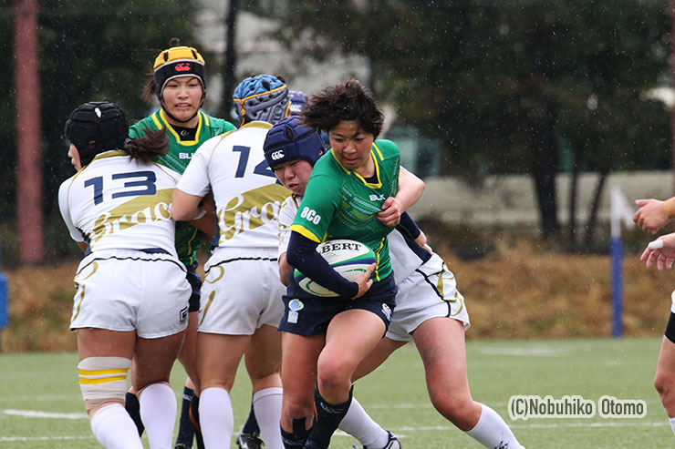 モーニングベアーズのSO藤春柚香(自衛隊体育学校)は19歳。強気に前に出るプレーが光った