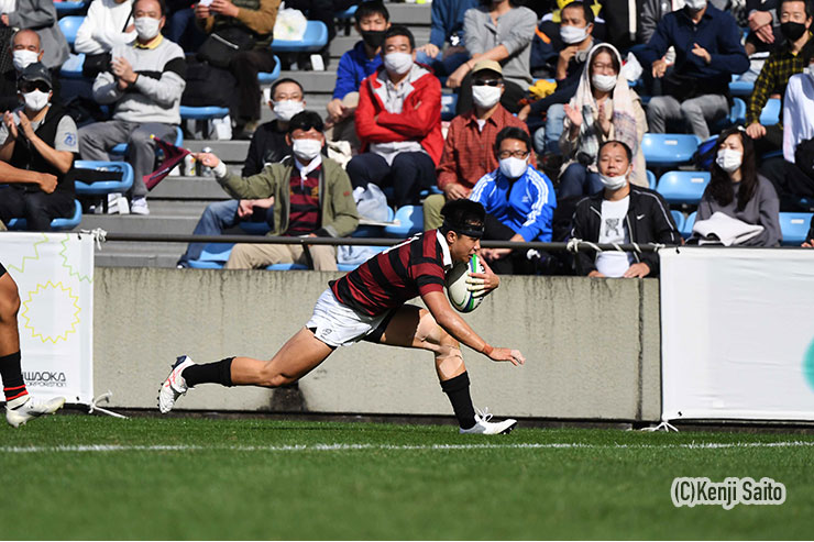 後半37分、早稲田のフィニッシャーWTB古賀が勝利を決定づけるトライ