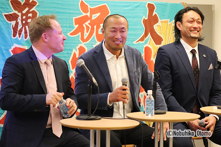 2018年開催した「東北・クライストチャーチチャリティーイベント」伊藤剛臣氏(中央)、大野均氏(右)。楽しいエピソードで会場は常に笑いに包まれていた。