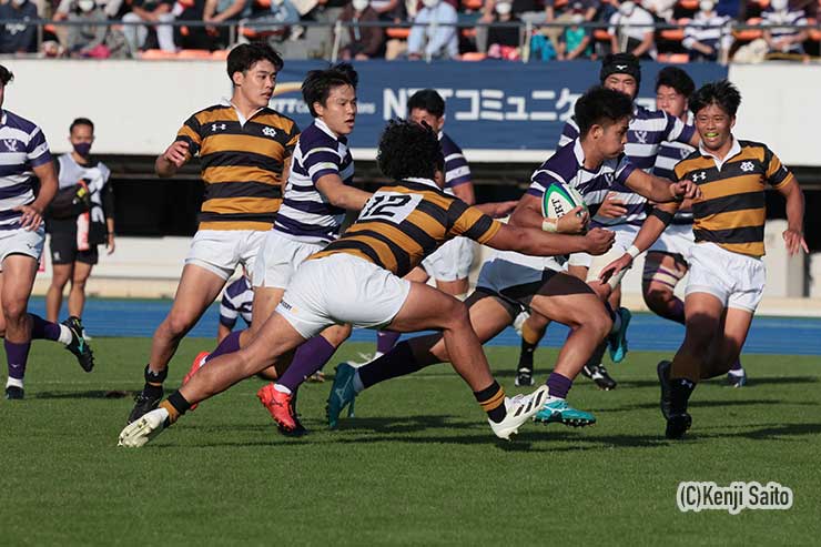 SO伊藤が狭いスペースをしなやかなステップで切り裂く