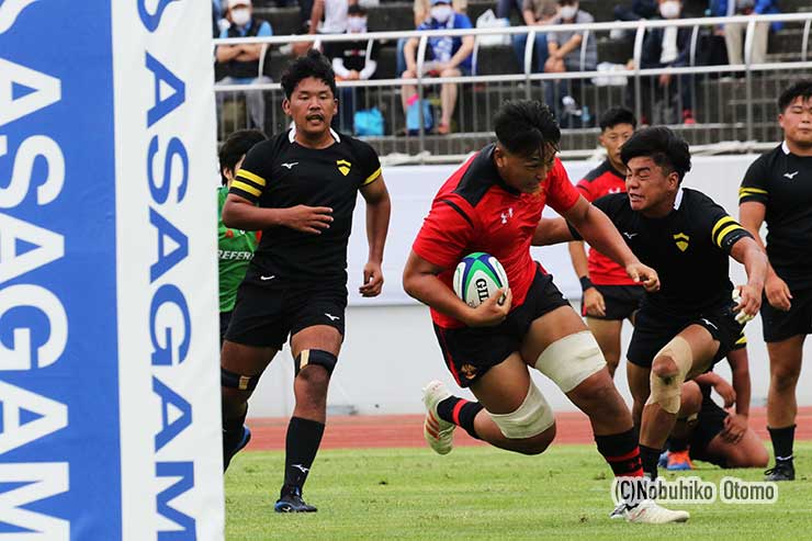 FWがパワフルにボールを運び、最後は初先発の1年生LO本橋がトライ