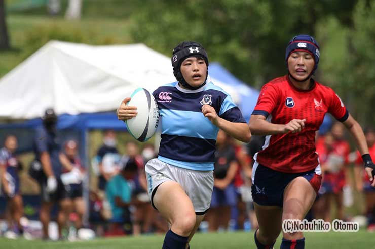 後半、トライを決める関東学院六浦Aの松澤ゆりか主将
